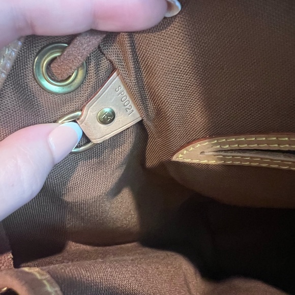 Louis Vuitton MM backpack - Picture 2 of 13